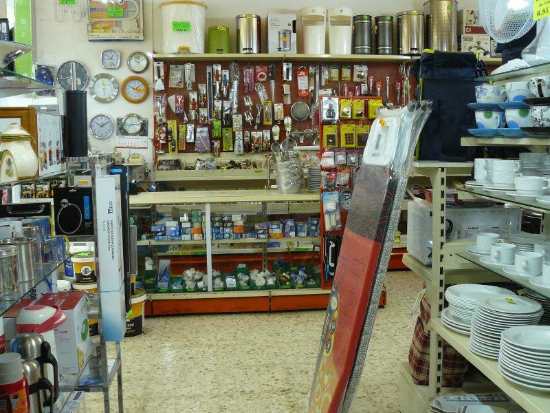 Se Traspasa Ferretería en Funcionamiento y Repleta de Mercancía en Vigo