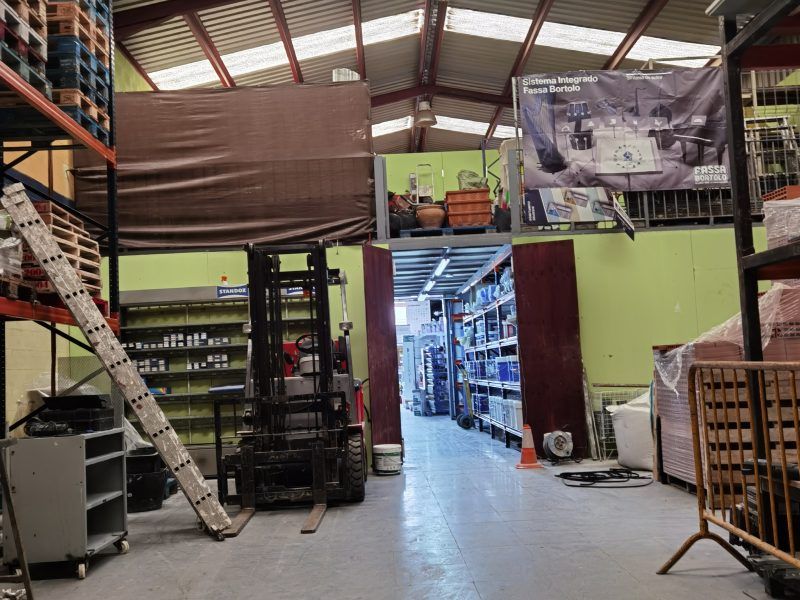 VENTA NAVE INDUSTRIAL HUERCAL - 300m2