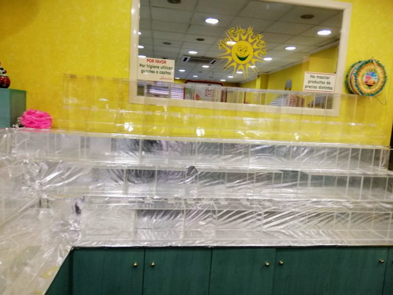 ¡Gran oportunidad traspaso tienda golosinas y fiestas, muy equipado! ¡Negociable!