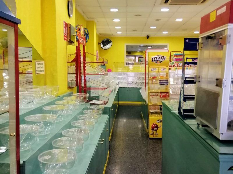 ¡Gran oportunidad traspaso tienda golosinas y fiestas, muy equipado! ¡Negociable!