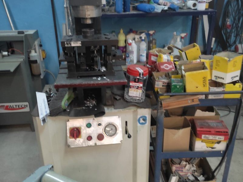 VENTA DE TALLER DE CERRAJERIA METALICA Y ALUMINIO EN SAN AGUSTIN DE GUADALIX