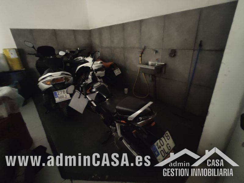 Traspaso venta y reparación de motos Valencia - en excelente zona comercial