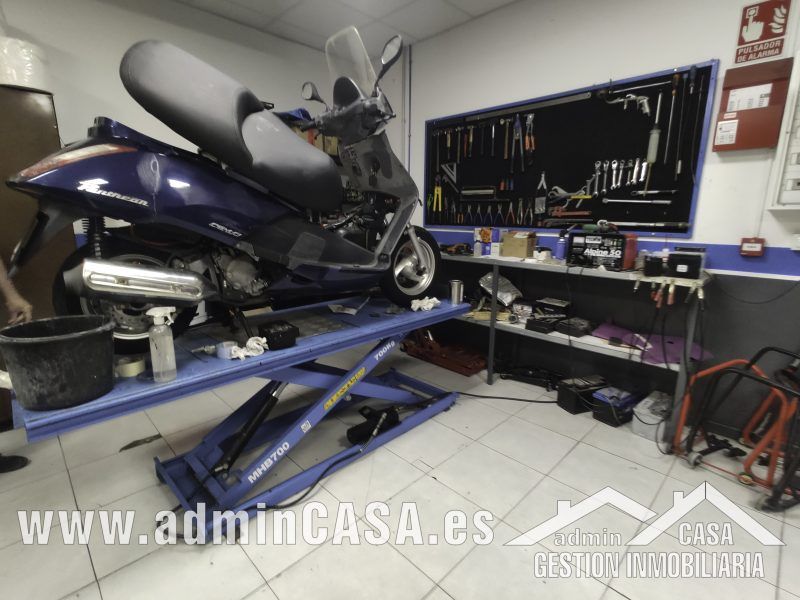 Traspaso venta y reparación de motos Valencia - en excelente zona comercial