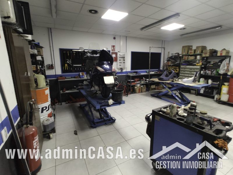 Traspaso venta y reparación de motos Valencia - en excelente zona comercial