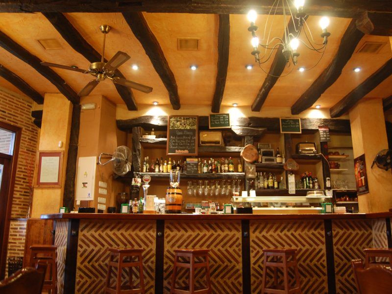 Traspaso restaurante en Palencia - Aguilar de Campoo - Altos beneficios demostrables - Por jubilación