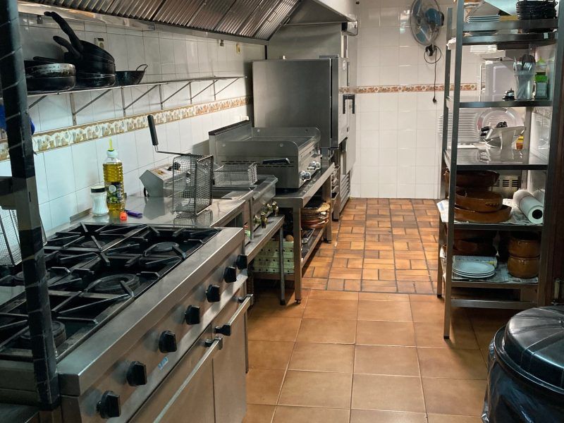 Traspaso restaurante en Palencia - Aguilar de Campoo - Altos beneficios demostrables - Por jubilación