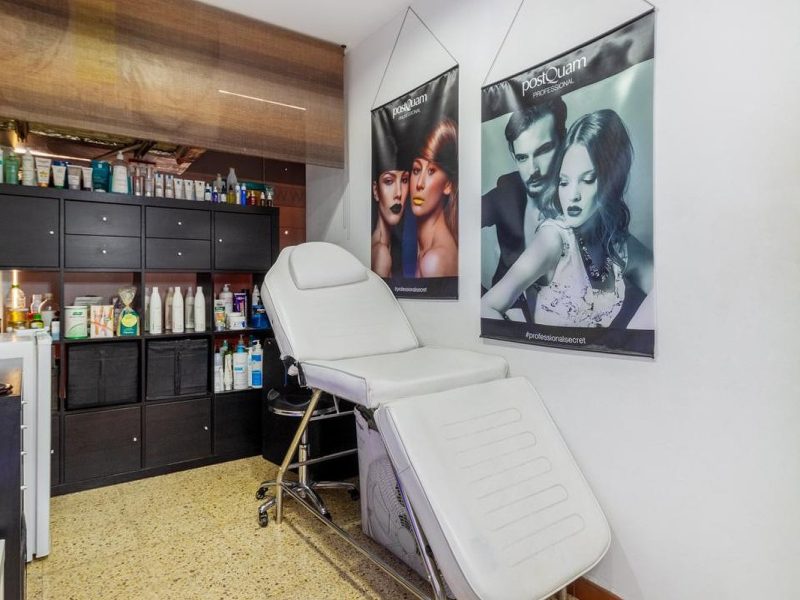 Traspaso peluquería Barcelona Nou Barris - 3.500€ rentabilidad mensual - Unisex