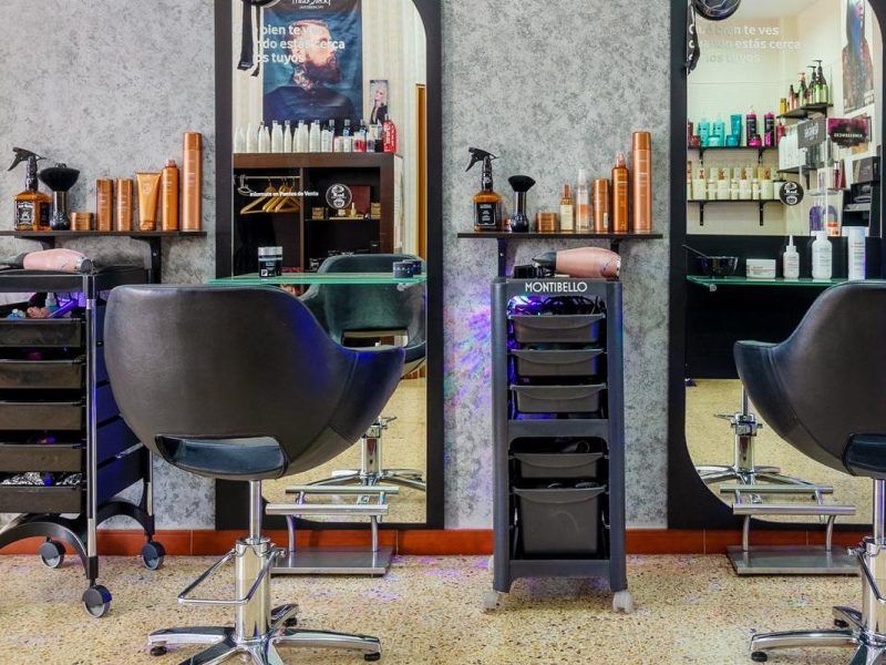 Traspaso peluquería Barcelona Nou Barris - 3.500€ rentabilidad mensual - Unisex