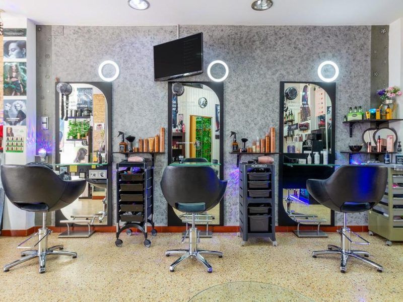 Traspaso peluquería Barcelona Nou Barris - 3.500€ rentabilidad mensual - Unisex