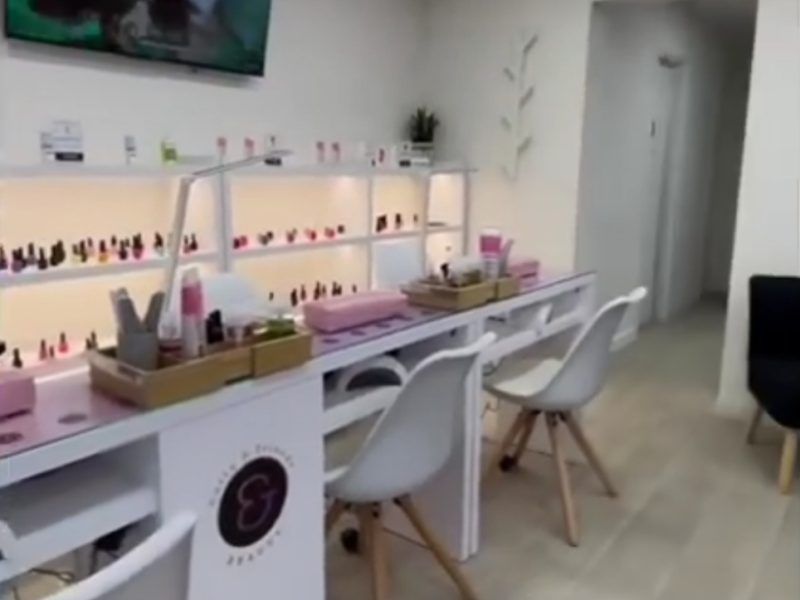Traspaso salón de belleza Sant Boi de Llobregat - Manicura