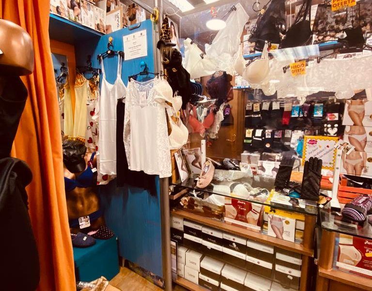 Venta local en Madrid con negocio lencería activo
