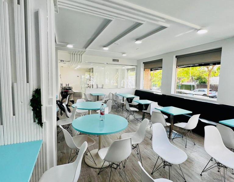 Se traspasa Bar Cafetería Mairena - URGE - OPORTUNIDAD