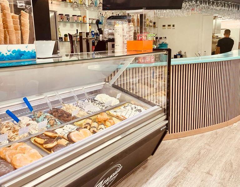 Se traspasa Bar Cafetería Mairena - URGE - OPORTUNIDAD