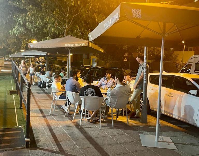 Se traspasa Bar Cafetería Mairena - URGE - OPORTUNIDAD