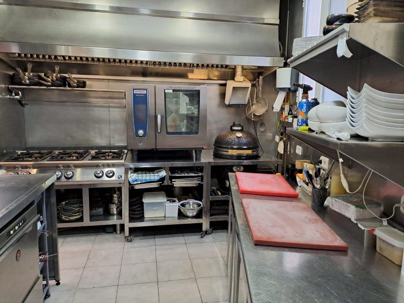 Venta de Prestigioso Local y Restaurante con Traspaso Todo Incluido en Zona Juan Llorens VALENCIA