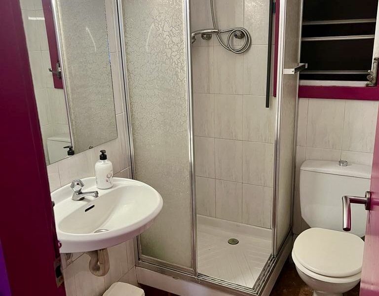 Se traspasa PELUQUERÍA Y SALÓN DE BELLEZA en BARCELONA CENTRO
