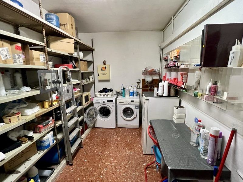 Se traspasa PELUQUERÍA Y SALÓN DE BELLEZA en BARCELONA CENTRO