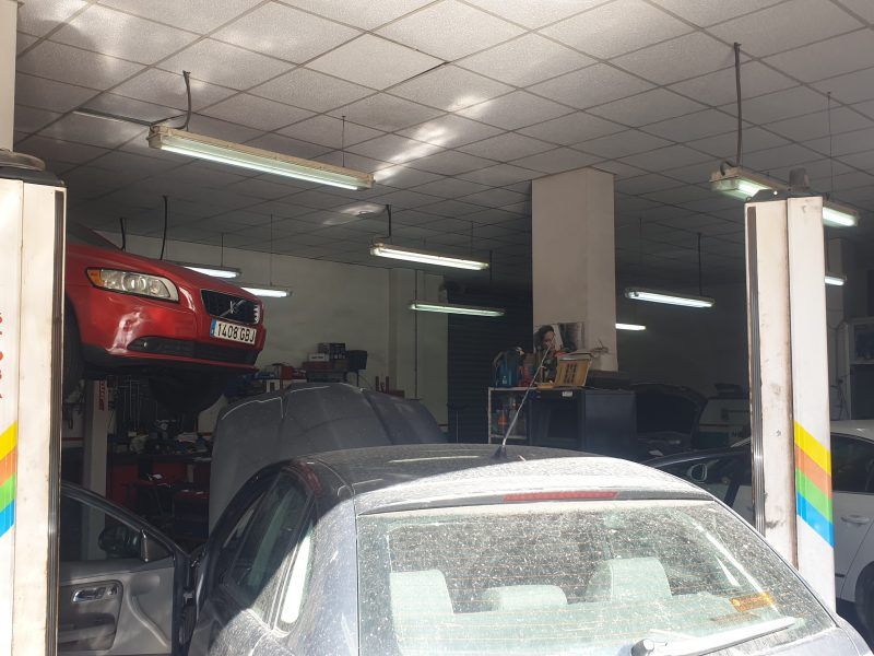 Traspaso de Taller de Automóviles en Alboraya ¡Oportunidad Única!