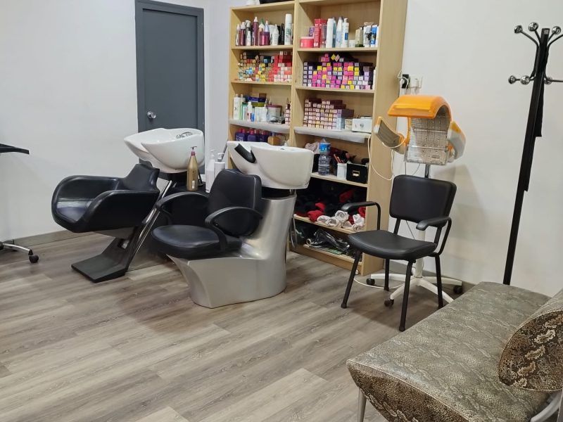 Traspaso Peluquería Parets del Vallés - equipada y tienda de productos