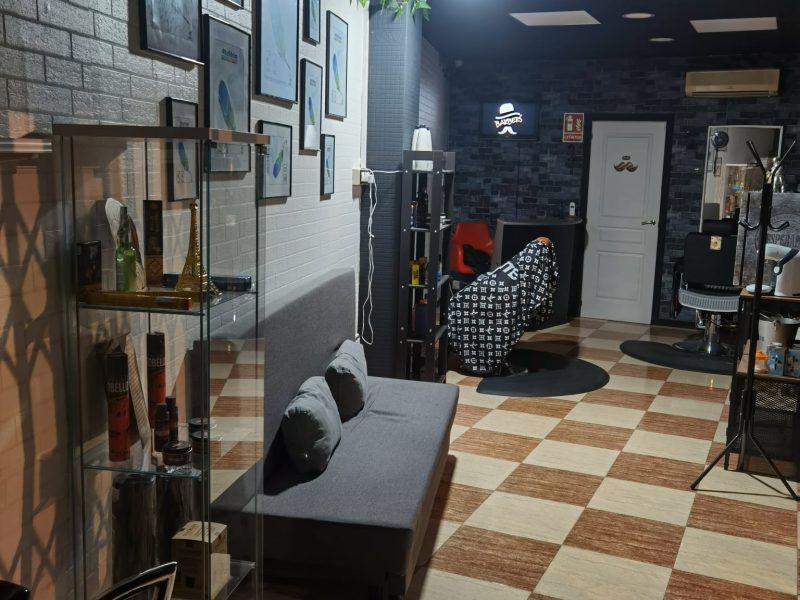 Peluquería en Traspaso en Zona Patraix, Valencia ¡Tu Oportunidad de Brillar!
