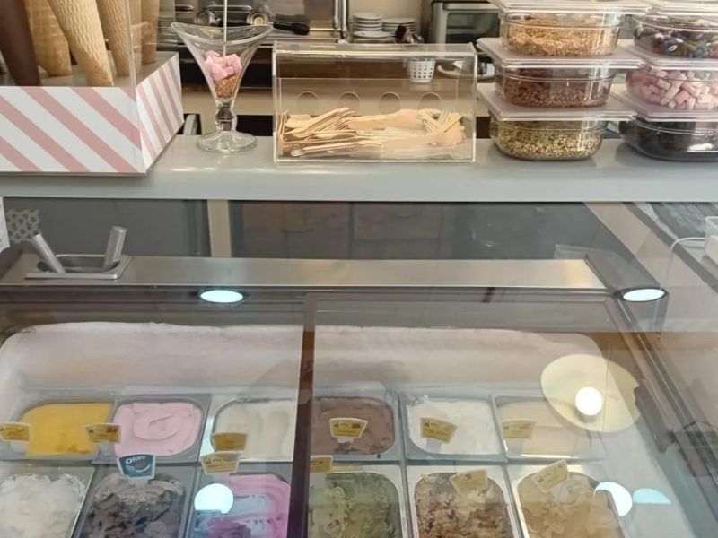 ¡Oportunidad Única! Traspaso de Cafetería-Heladería en Torrent