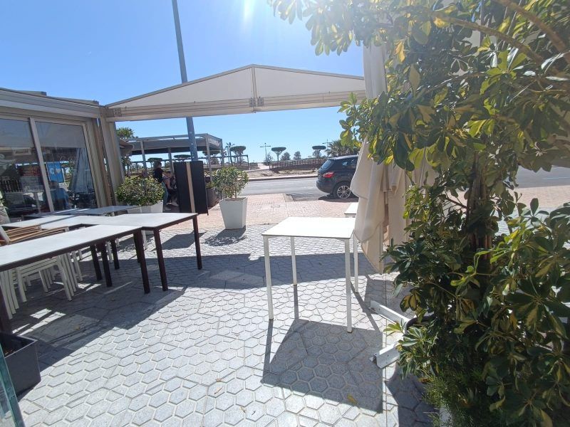 Traspaso restaurante Frente a la playa en Peñíscola: Oportunidad Única