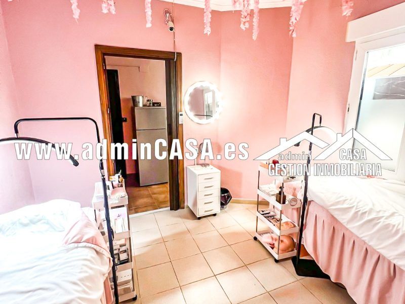 SE TRASPASA CENTRO DE BELLEZA EN TORREVIEJA