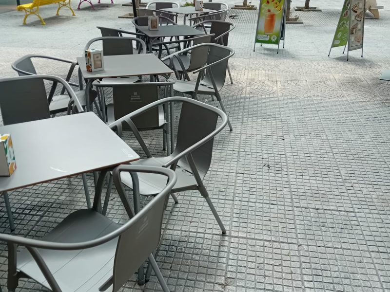 ¡Oportunidad Única! Traspaso de Cafetería-Heladería en Torrent
