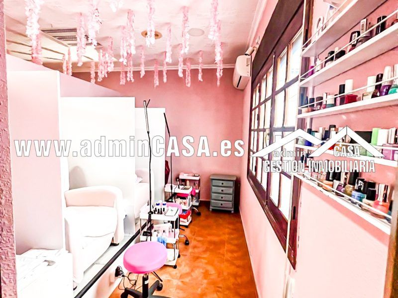 SE TRASPASA CENTRO DE BELLEZA EN TORREVIEJA