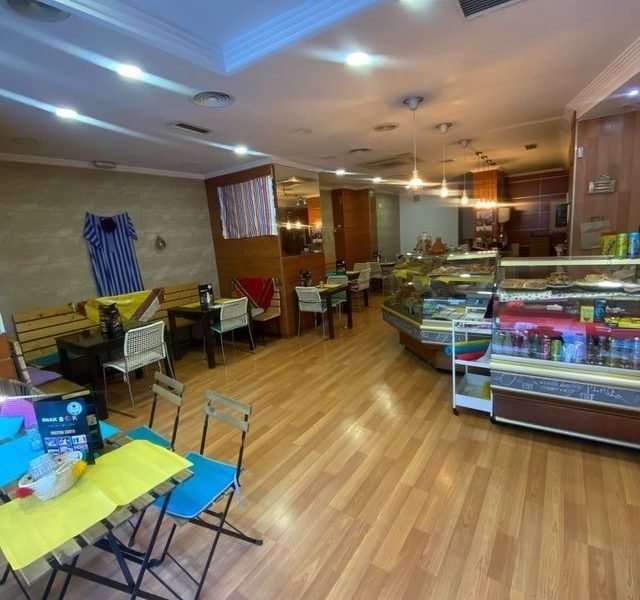 SE TRASPASA Cafetería/snack en excelente zona de Paterna