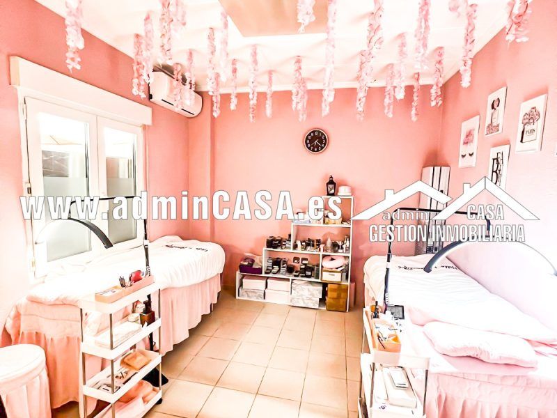 SE TRASPASA CENTRO DE BELLEZA EN TORREVIEJA