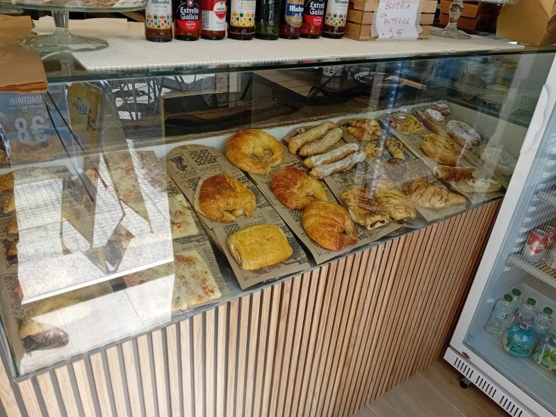 ¡Oportunidad Única! Traspaso de Cafetería-Heladería en Torrent