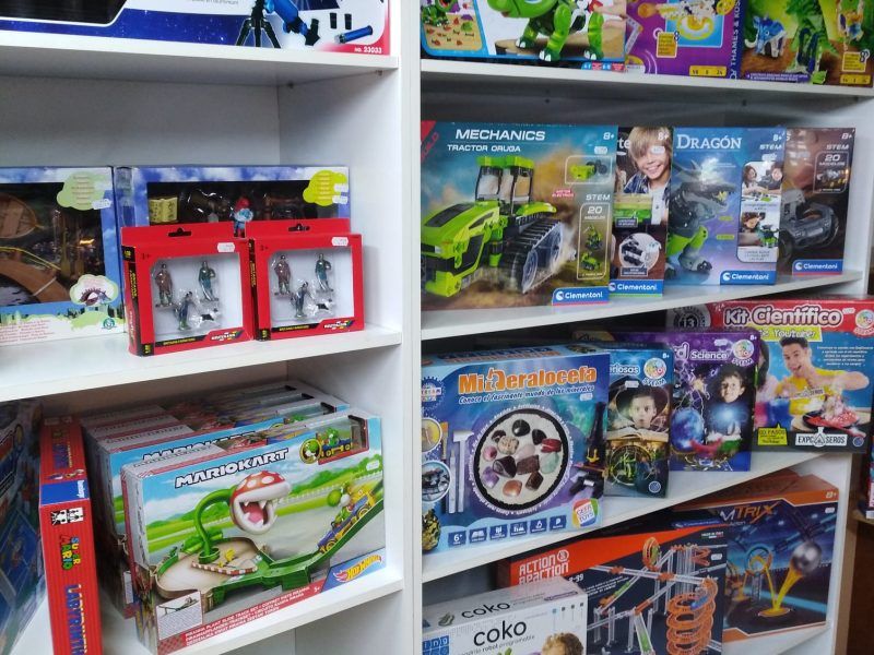 SE TRASPASA NEGOCIO DE JUGUETERÍA PAPELERÍA