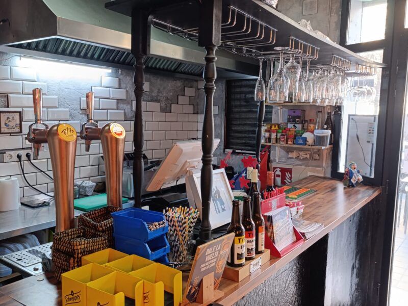 ¡Traspaso de Excelente Local de Hostelería en Zona Universitaria de Valencia!