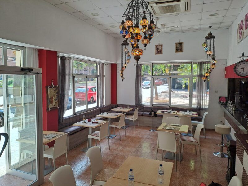¡Traspaso de Bar en Zona Universitaria de Valencia - Oportunidad Única!