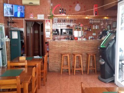 ¡Traspaso de Bar/Cafetería con Terraza en Plena Avenida de Castellón!
