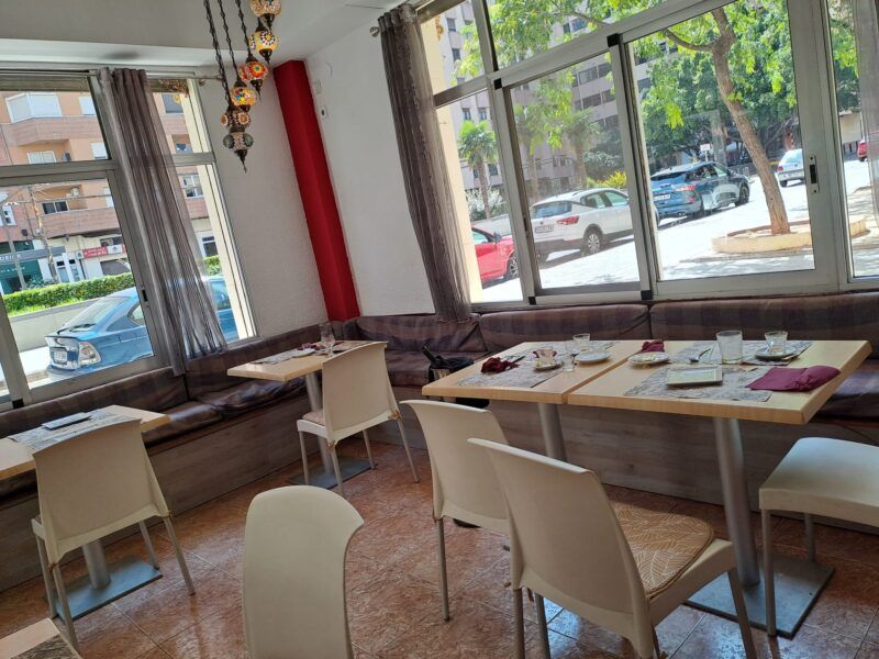¡Traspaso de Bar en Zona Universitaria de Valencia - Oportunidad Única!