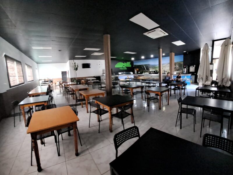 ¡Oportunidad Única de Traspaso de Restaurante con Dos Terrazas en Massanasa!