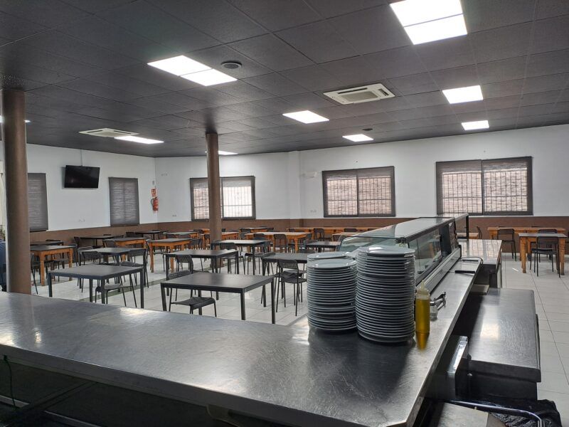 ¡Oportunidad Única de Traspaso de Restaurante con Dos Terrazas en Massanasa!