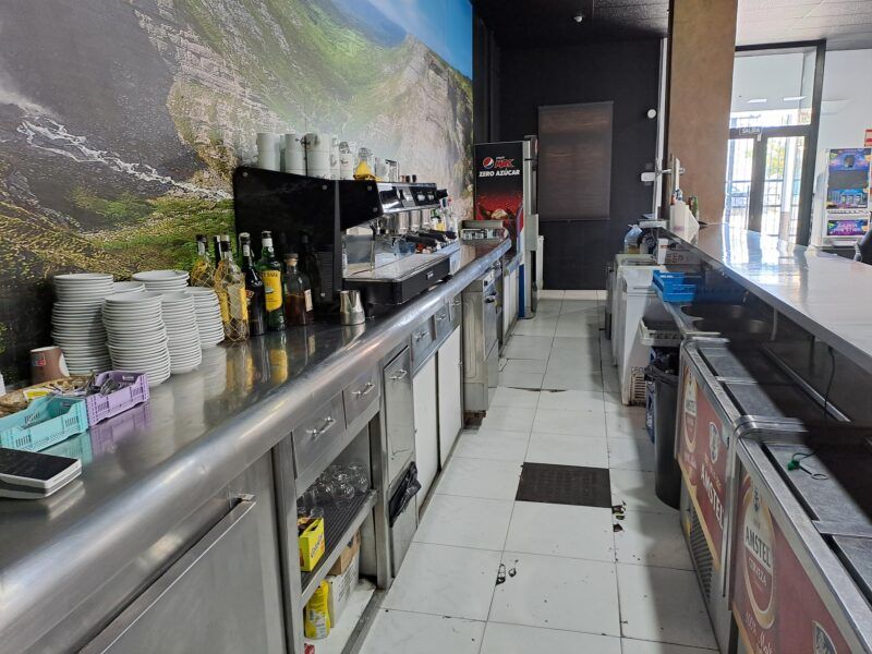 ¡Oportunidad Única de Traspaso de Restaurante con Dos Terrazas en Massanasa!