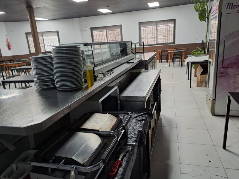 ¡Oportunidad Única de Traspaso de Restaurante con Dos Terrazas en Massanasa!