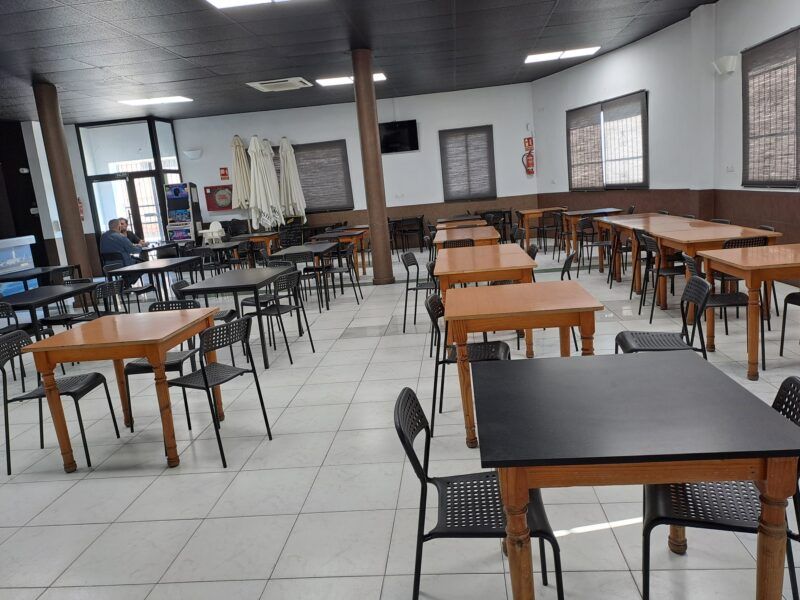 ¡Oportunidad Única de Traspaso de Restaurante con Dos Terrazas en Massanasa!
