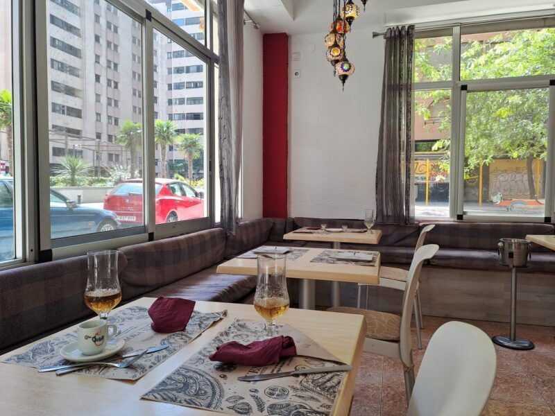 ¡Traspaso de Bar en Zona Universitaria de Valencia - Oportunidad Única!