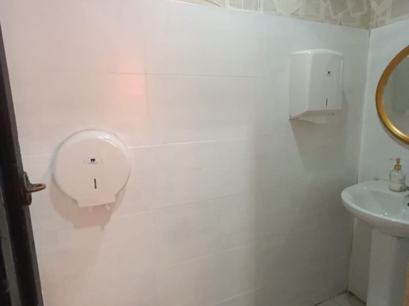 ¡Traspaso de Excelente Local de Hostelería en Zona Universitaria de Valencia!