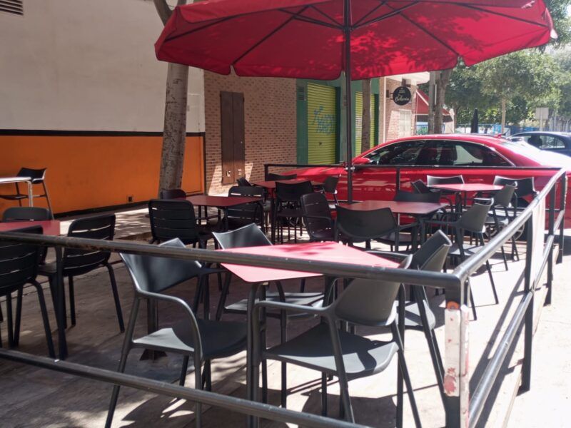 ¡Traspaso de Bar/Cafetería con Terraza en Plena Avenida de Castellón!