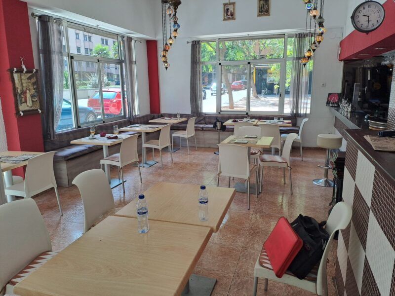 ¡Traspaso de Bar en Zona Universitaria de Valencia - Oportunidad Única!