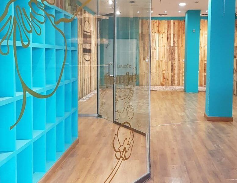 ¡Oportunidad Única! Venta de Local de 442m2 + Licencias en Paterna