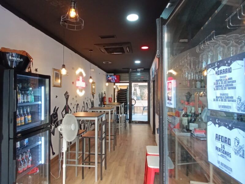 ¡Traspaso de Excelente Local de Hostelería en Zona Universitaria de Valencia!