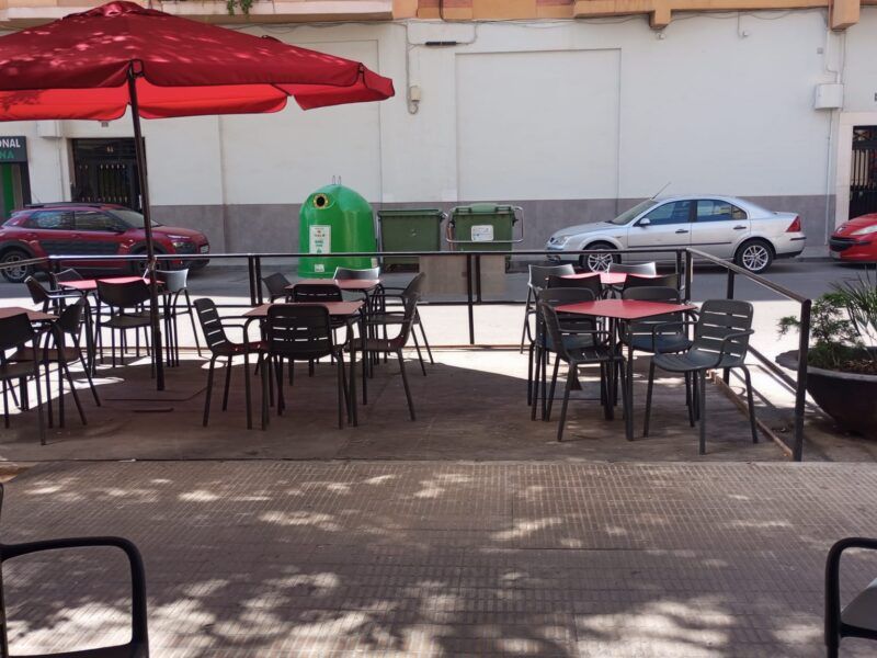 ¡Traspaso de Bar/Cafetería con Terraza en Plena Avenida de Castellón!