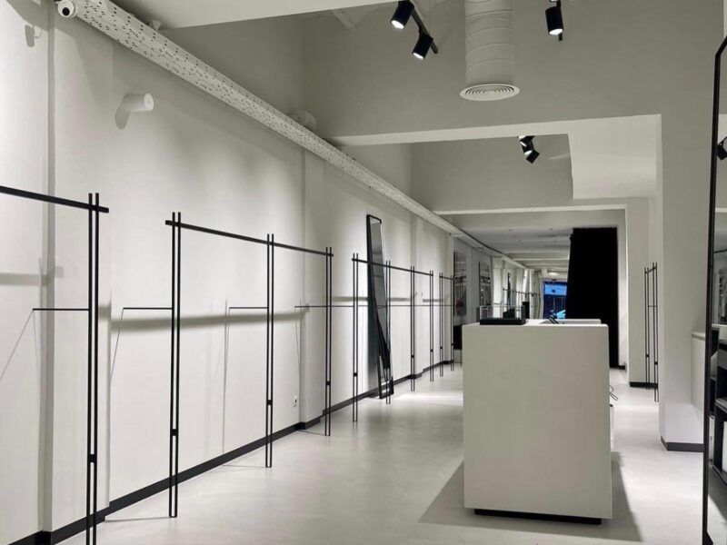 OPORTUNIDAD ÚNICA DE TRASPASO DE TIENDA DE MODA FEMENINA EN EL CENTRO DE GIRONA!
